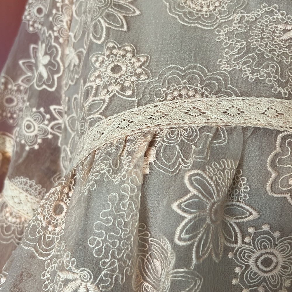 Brand new Listicle pale pink lace top - Picture 4 of 14